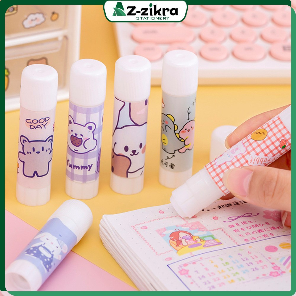 

Lem Stik Batang Putar Karakter Lucu Perlengkapan Sekolah Kantor / Lem Glue Stick Perekat Kertas Padat Motif Lucu Az Zikra Stationery A88