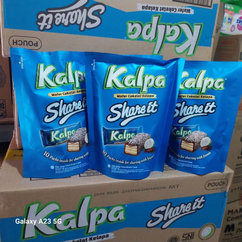 

Roma Kalpa share it wafer coklat kelapa 10x9g(90g)