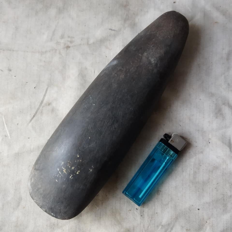 Pajangan Vintage Original Batu Kapak Kampak Papua