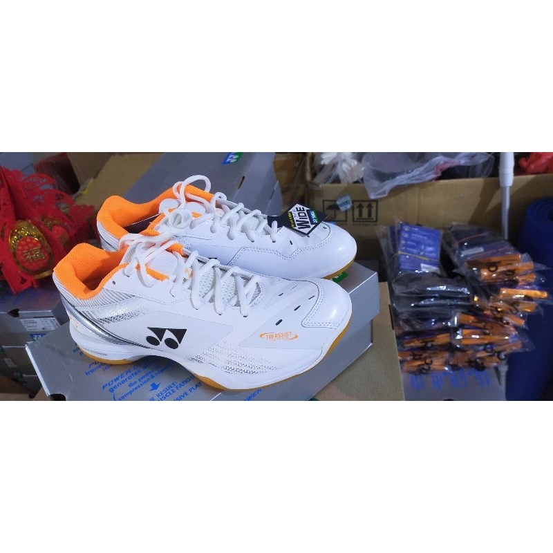 Sepatu yonex SHB 65Z3 wide putih oren original.