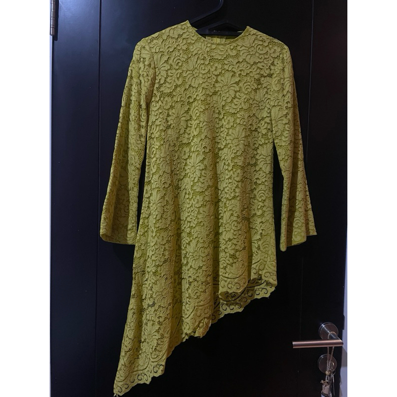 Brokat tile warna kuning mustard