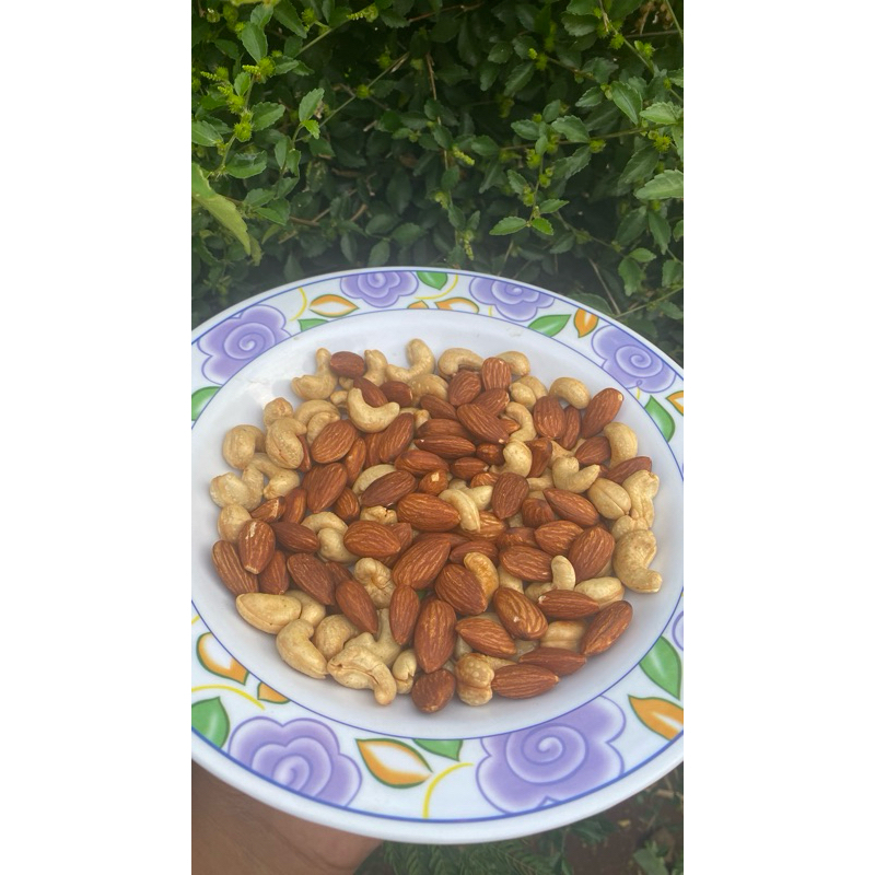 

Mix Kacang Almond dan Mete