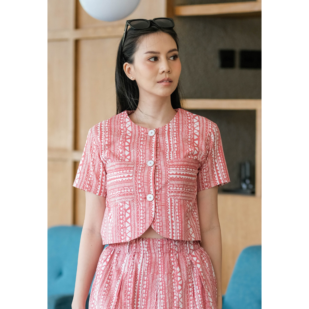 Kichi Batik Blazer Crop Batik Jivala