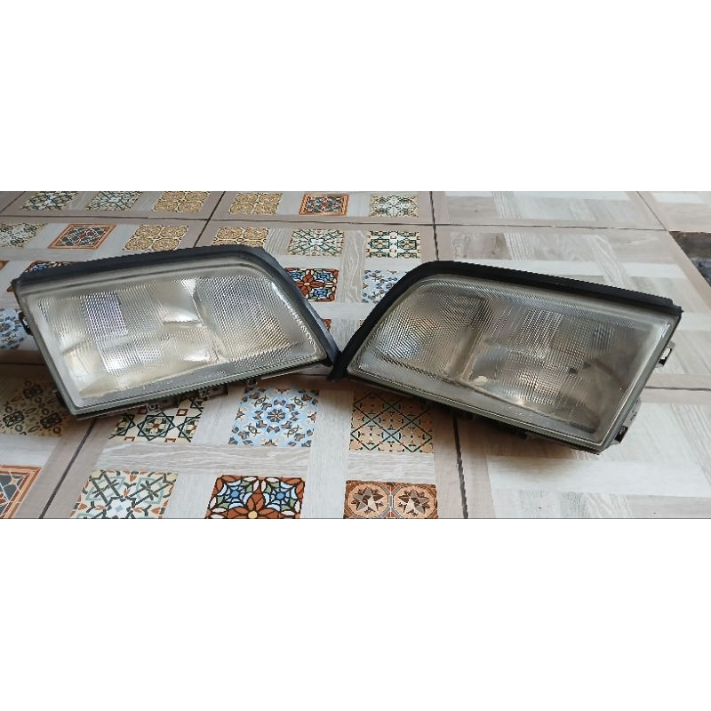 W202_Headlamp_(R-L)