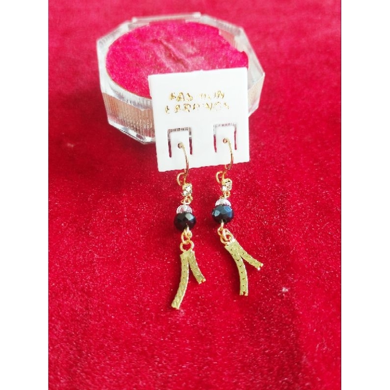 anting jurai kristal warna hitam putih anting titanium, anting kristal, anting jurai, anting anak