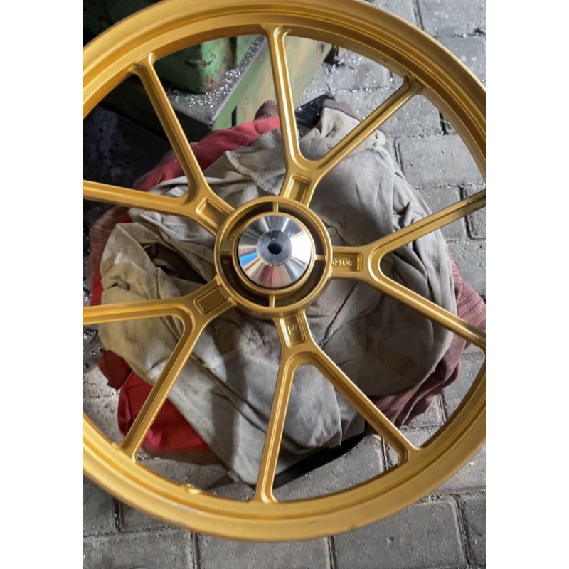 bosing kanan kiri velg jupiter di PNP kan motor satria Fu build up V-Rossy vnd brt