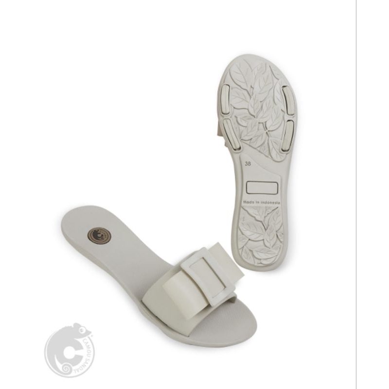 Vanessa Milk Sandal wanita Dari bahan perpaduan karet dan plastik