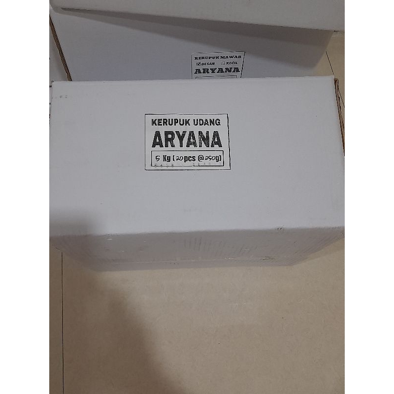 

1box kerupuk mentah udang oval aryana isi 20pcs @250gram