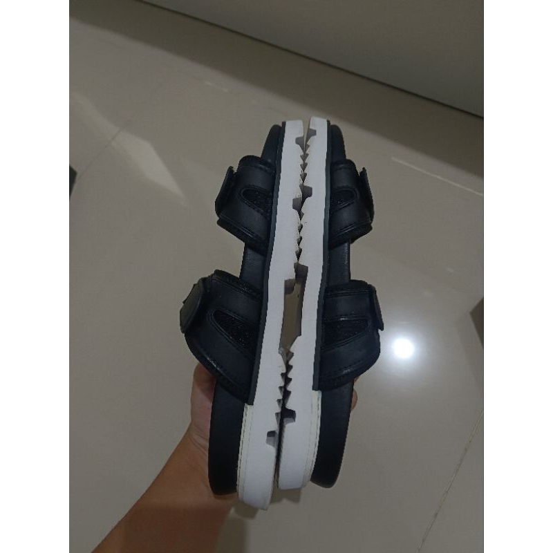 Sendal Pedro Hitam