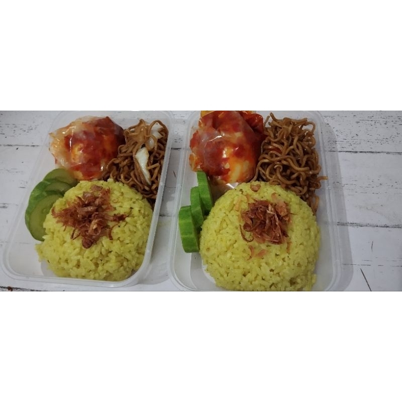 

Nasi Kuning paket hemat / Nasi kuning + mie goreng + telur balado / ayam goreng