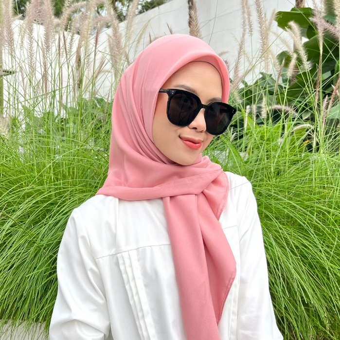 [LAST STOCK] Radwah - Khanza Scarf - Hijab Segi Empat Polos Ultrafine