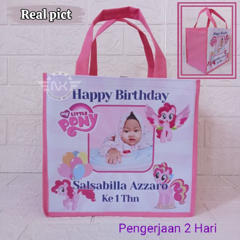 

Tas Ultah Custom / Tas Ulang Tahun Anak / Tas Karakter / Souvenir Ultah / 1 pack (isi 10 pcs) minim order 2 pack