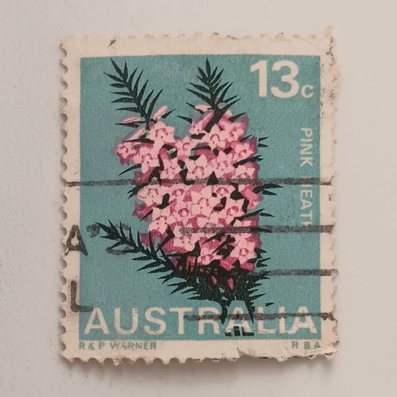 

(AA) Perangko Australia 1968 State Flowers - Pink Heath (Epacris impressa), Victoria 13 cent Used