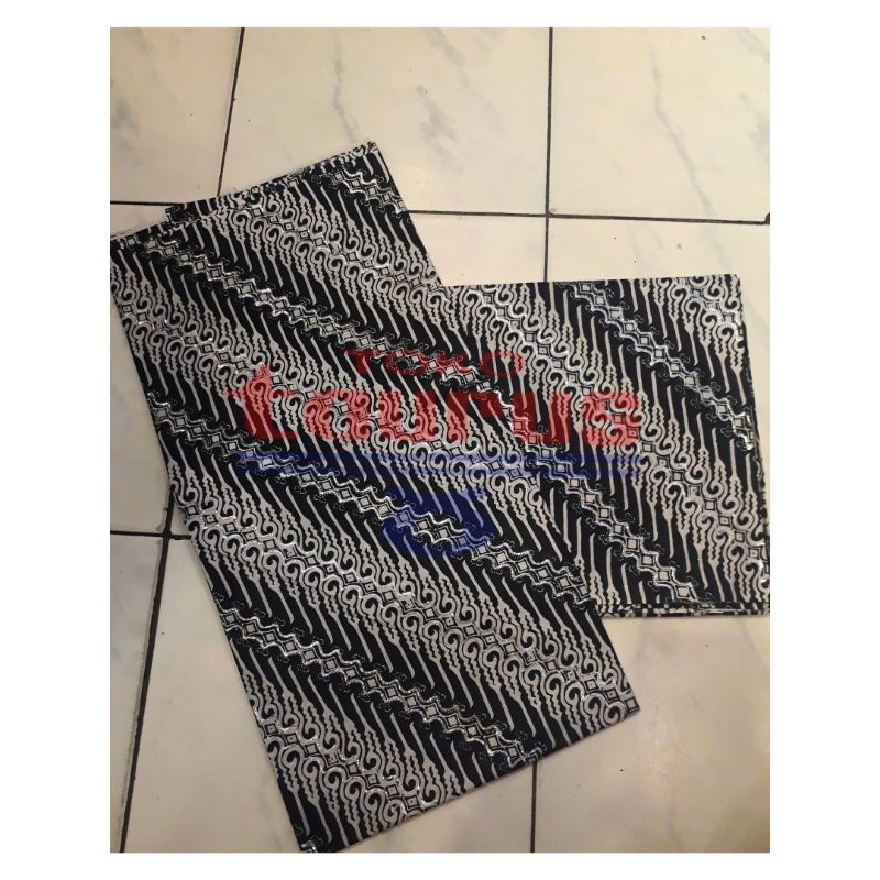 Sinjang Prada Motif Hitam Putih