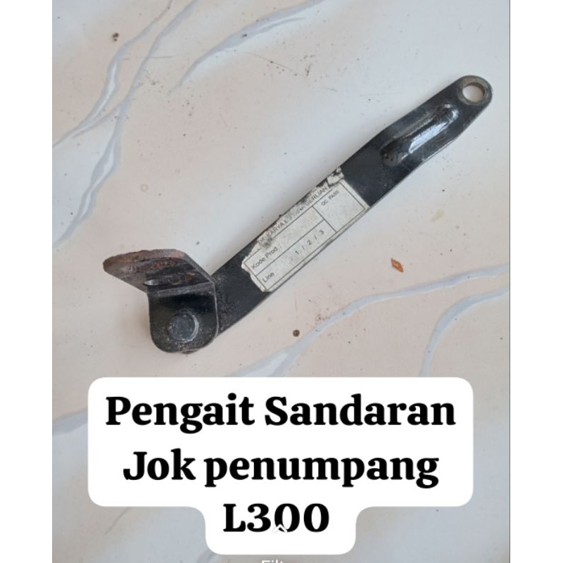 pengait Sandaran jok L300 bagian penumpang Original lepasan