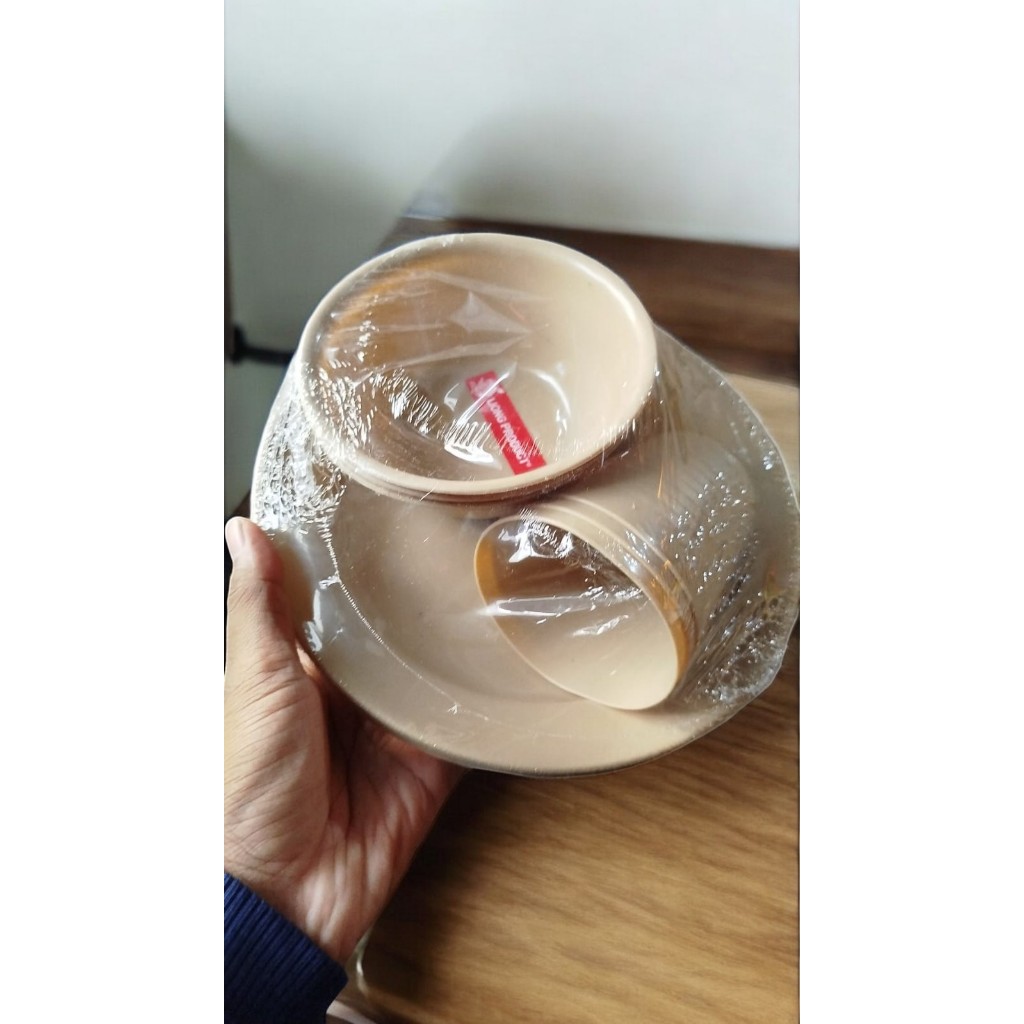 Piring plastik plus mangkok dan gelas 1 set