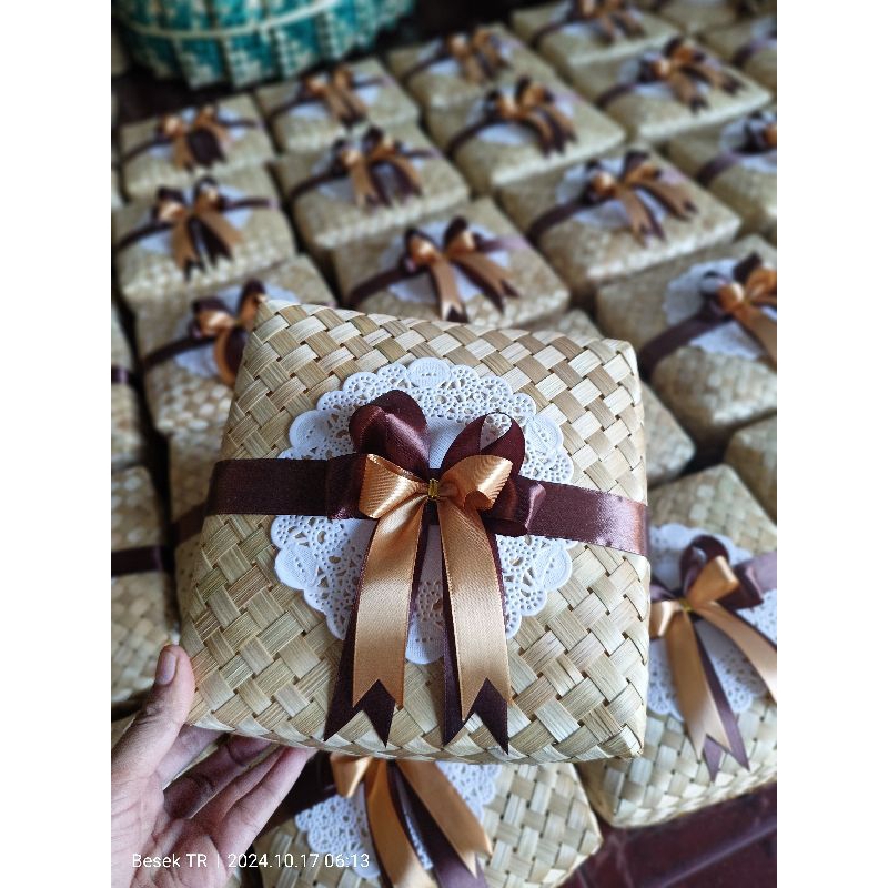 

Besek bambu cantik sepasang ukuran 18 dan 20 cm free pita