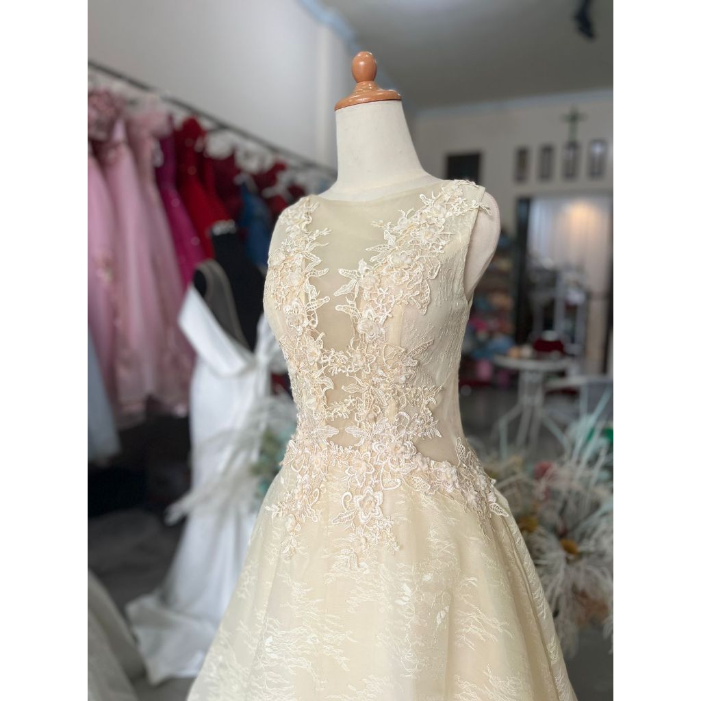 [FOR RENT] Gaun Pesta Putih Krem Mewah/ Ivory Sleeveless Party Dress IY-002