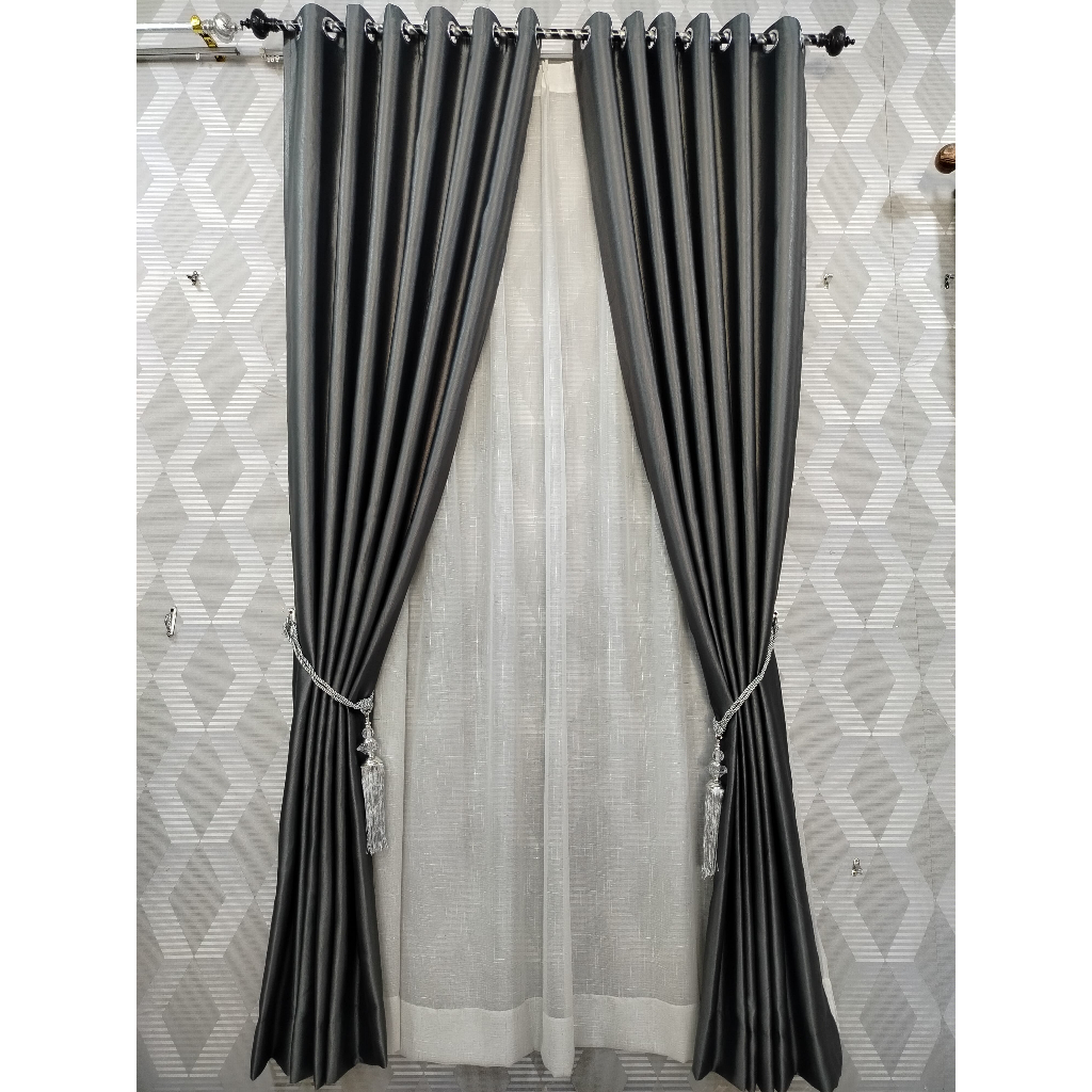 Gorden Lucky blackout 85% dengan lebar 130cm X tinggi 250cm