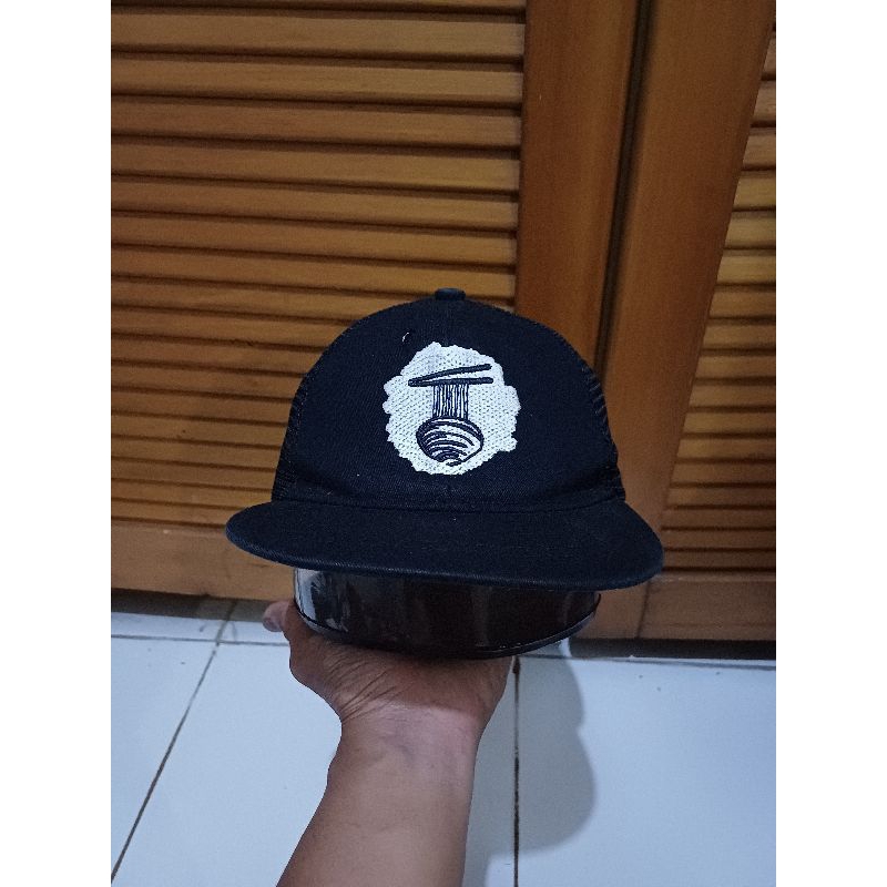 Topi Trucker Simple Cap Visor Pendek