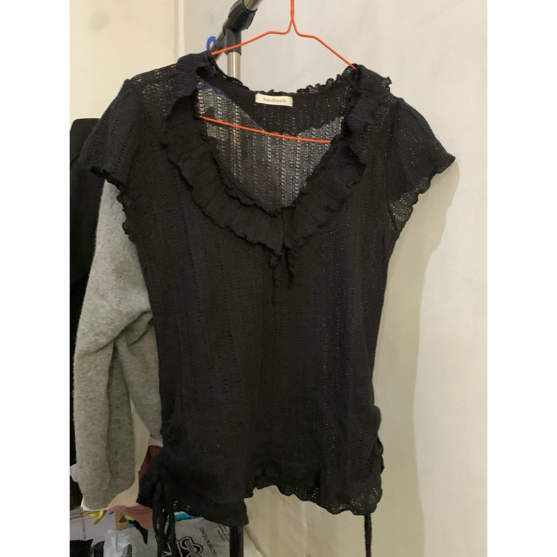 Atasan Blouse Pendek Rajut Korea Branded Wanita Preloved