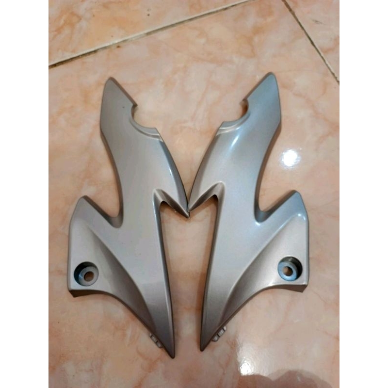 COVER KUPING SILVER BATOK KEPALA LAMPU DEPAN HONDA CB150R CB 150 R OLD
