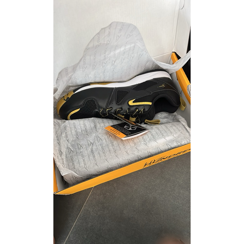 

custom kardus sepatu urs