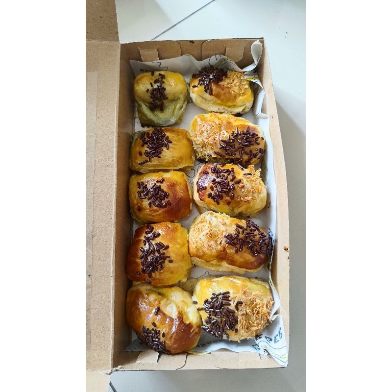 

bolen pisang isi 10