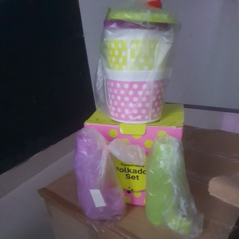 Tupperware Polkadot Set Canister + Botol
