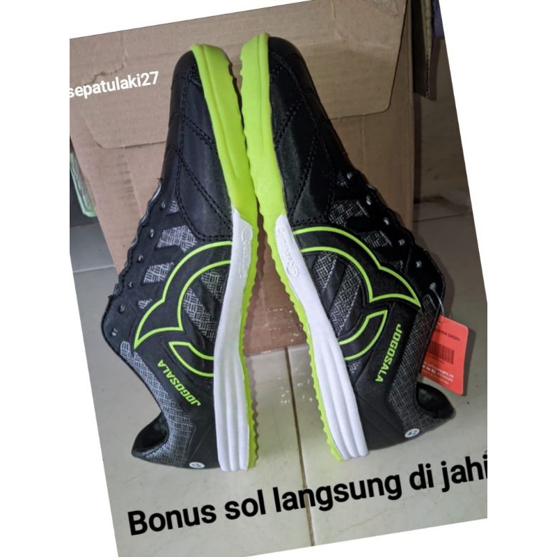 sepatu futsal bola futsal