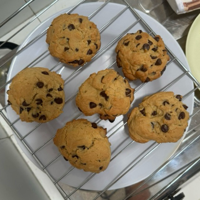 

Chocochip cookies soft cookies 50rb isi 4 cookies