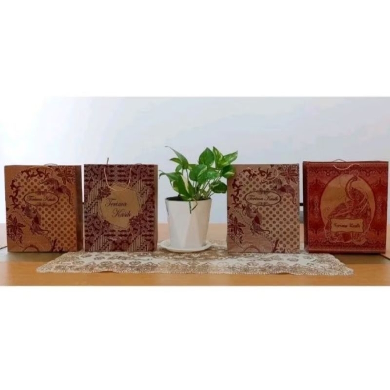 

100pcs Paper Bag Batik Tanggung Ukuran 21x17x5