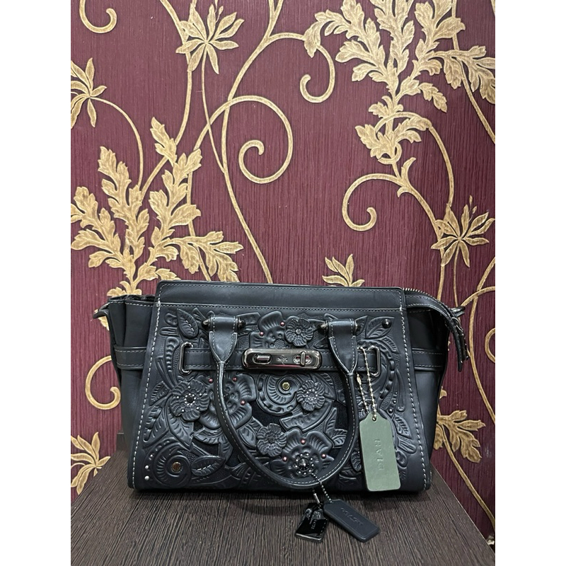 preloved coach swagger