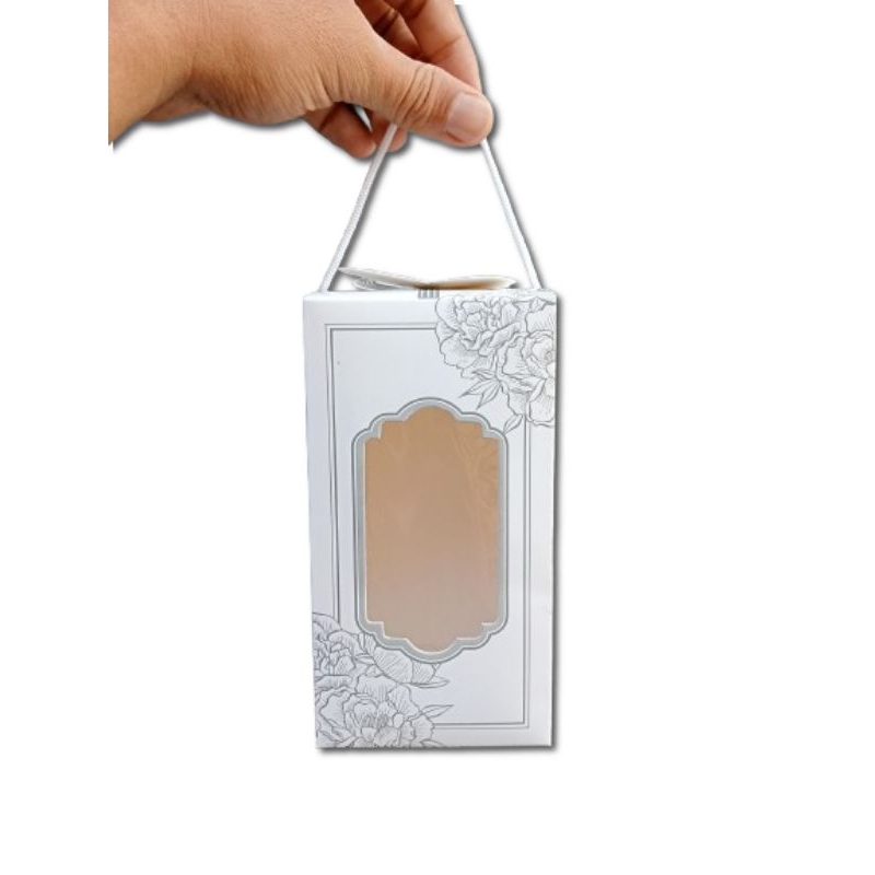 

Box Souvenir Kemasan GELAS Isi 50 Lembar Ukuran 8,5x8,5x16cm - Box Souvenir Gelas