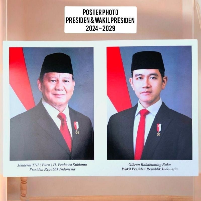 

poster foto presiden dan wakil presiden ukuran 34 x 48 cm bahan ivory