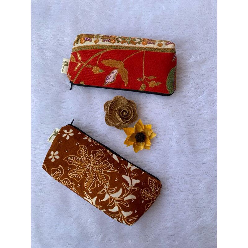 

CASE PENCIL KOSMETIK BATIK DOBY CAP WADAH KOSMETIK CASE PENCIL BATIK DOBY CAP