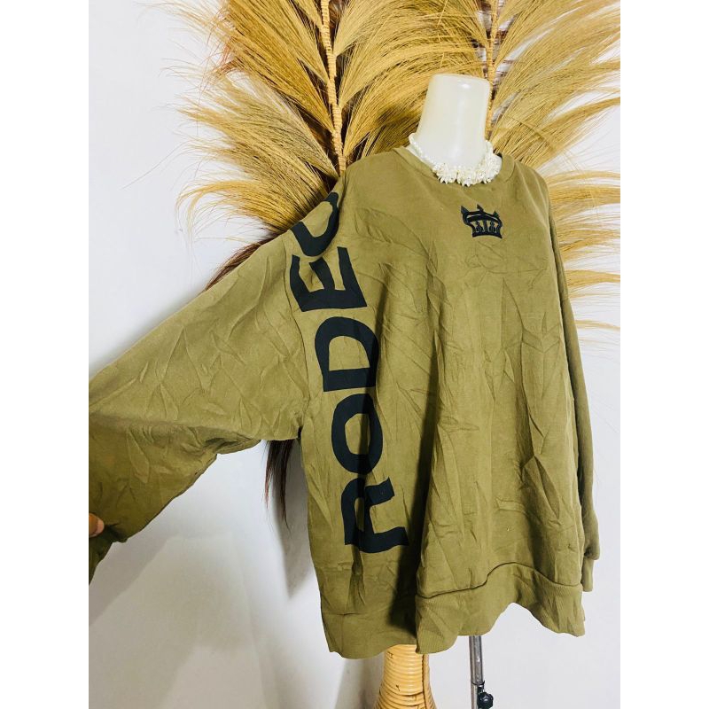 cn rodeo crowns oversize