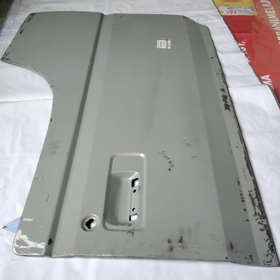 Kedok / Panel / Kulit Daun Bahan Pintu Kabin Luar Depan / Outdoor Front Kiri (L/H) Colt Diesel FE / 