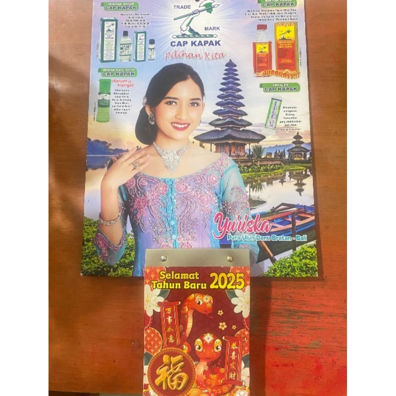 

Tanggalan/Kalender tahun 2025 kalender sobek, ready papan dan kalendernya