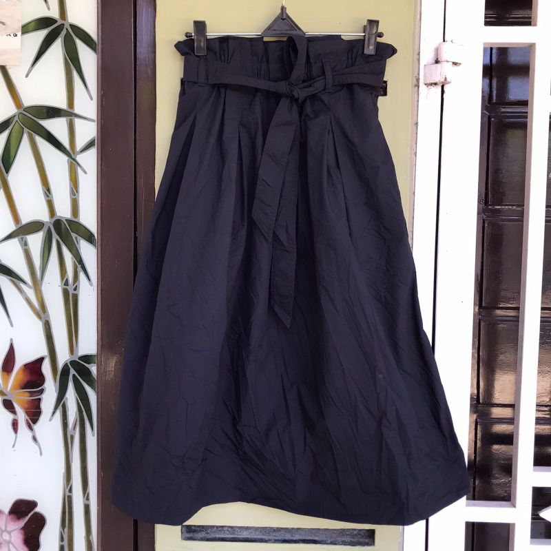 Rok wanita uniqlo size M second bekas preloved Branded
