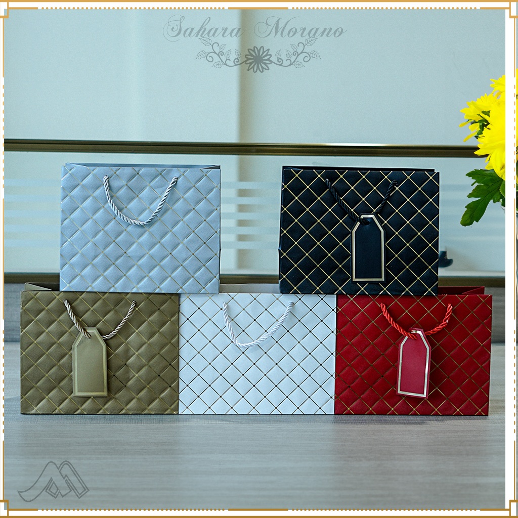 

Paper Bag Emboss Motif Kotak-Kotak Horizontal / Tas Belanja / Shopping Bag /Tas Souvenir