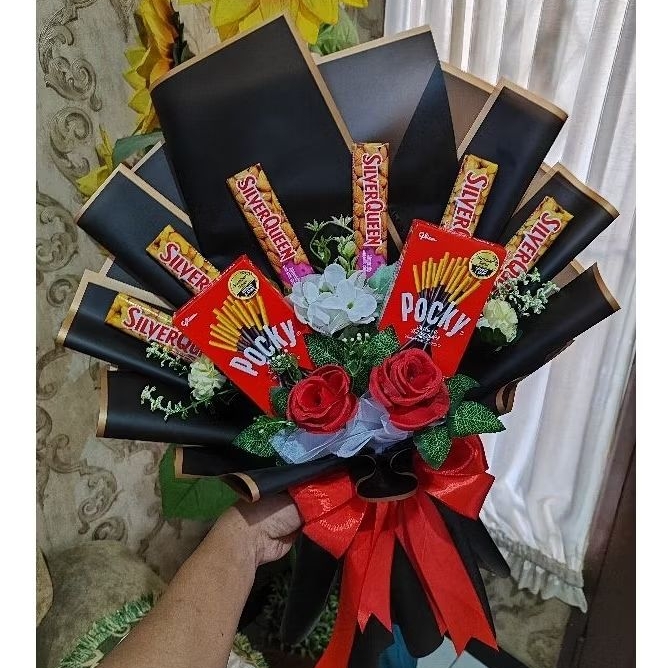 

CHOCOLATE BOUQUET / BUKET COKELAT / BUKET ISI COKLAT / BUKET SILVERQUEEN / BUCKET SILVER QUIN / BUKET WISUDA / BUKET SNACK / BUKET