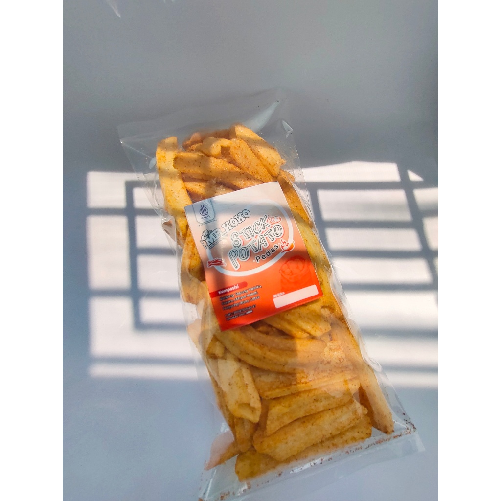 

Stick Potato MR.Koko Rasa Pedas Original Bikin Nagih Makanan Ringan Enak Renyah Gurih Sedap Cemilan