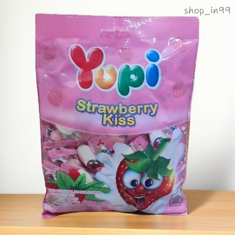 

Yupi permen lunak jeli rasa strawberry 120g