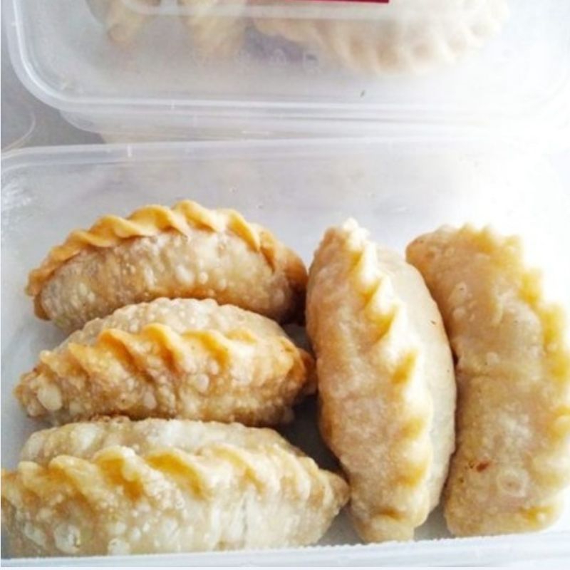 

Pastel Ayam Sayur Mercon (FROZEN)