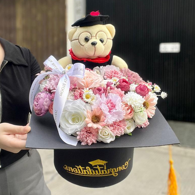 box bunga wisuda bentuk topi wisuda / bunga wisuda / kado wisuda / hadiah graduation / box bunga jak