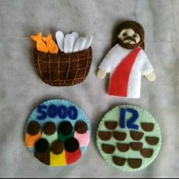 14set boneka jari seri 5 roti dan 2 ikan