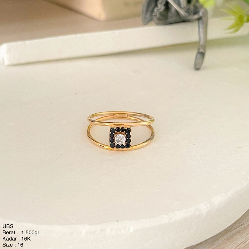 Perhiasan Cincin Emas Susun Model Kotak Permata Hitam Putih UBS 16K/700