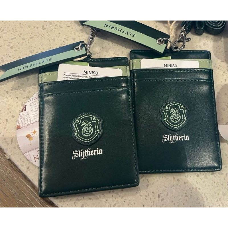 

MINISO X HARRY POTTER ready stock | lanyard Slytherin; Hufflepuff. Kaos kaki, Pen.