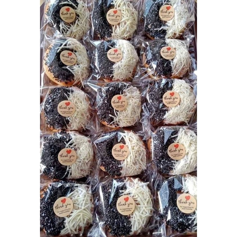 

Paket ekonomis 20 bj Donat kentang Meses keju(kurir instant)